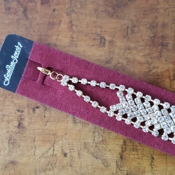 BEAUTY BUNDLE 💕 - Picture 5 of 7